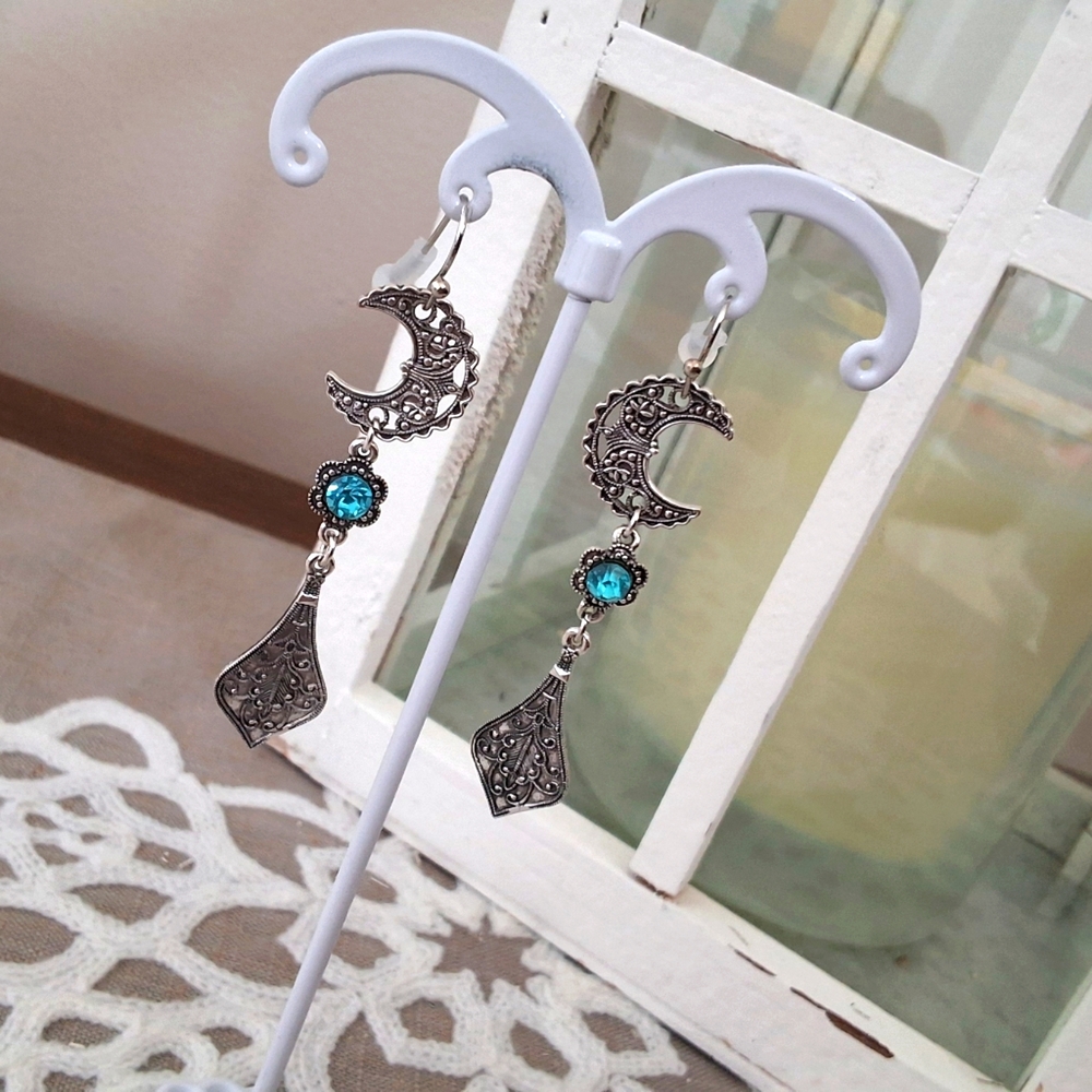 💥SALE💥Detailed NEW Silver Moon Dangle Earrings